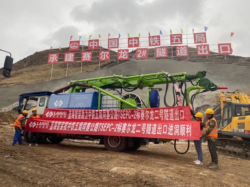 蓝海智装LCHP40C车载湿喷机械手助力同赛公路赛尔龙二号隧道出口建设