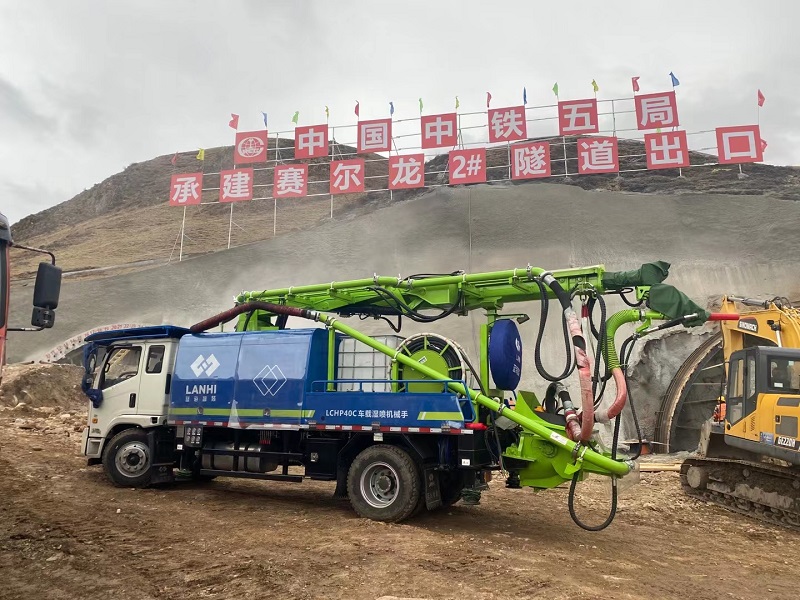 蓝海智装LCHP40C车载湿喷机械手助力同赛公路赛尔龙二号隧道出口建设