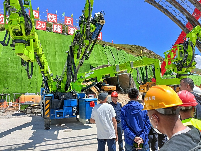 蓝海智装LGM312C拱锚台车助力同赛公路赛尔龙二号隧道建设