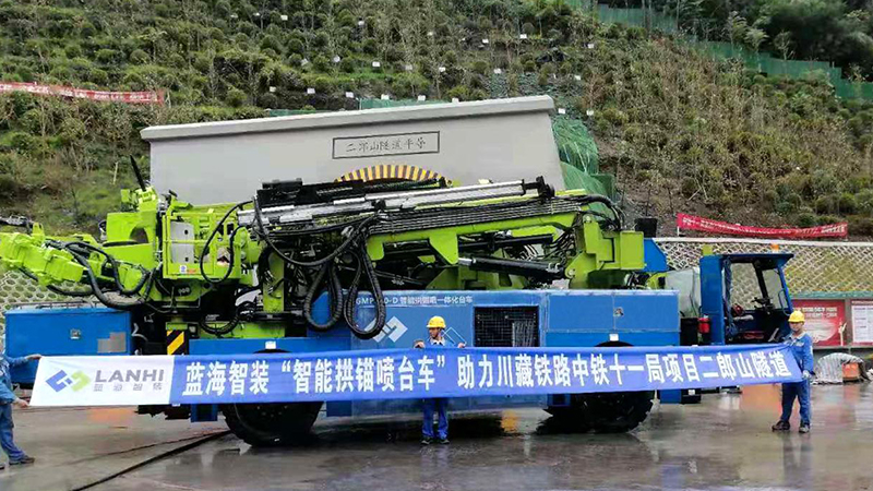 LGMP350D拱锚喷台车助力二郎山隧道建设
