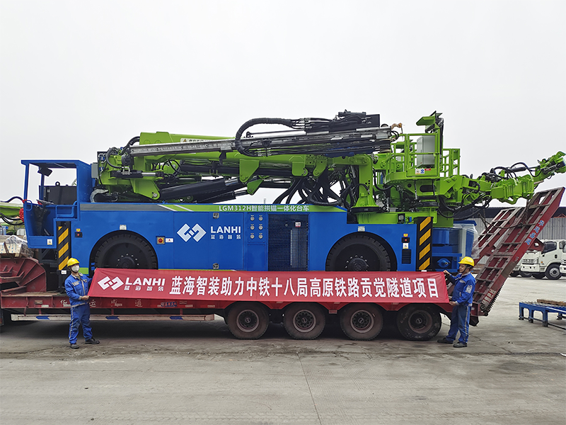 蓝海智装LGM312H智能拱锚一体化台车助力高原铁路贡觉隧道建设