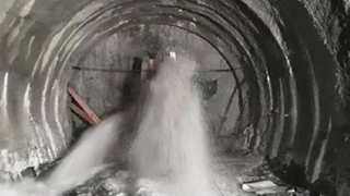 如何提高隧道涌水段喷射混凝土平整度的施工措施